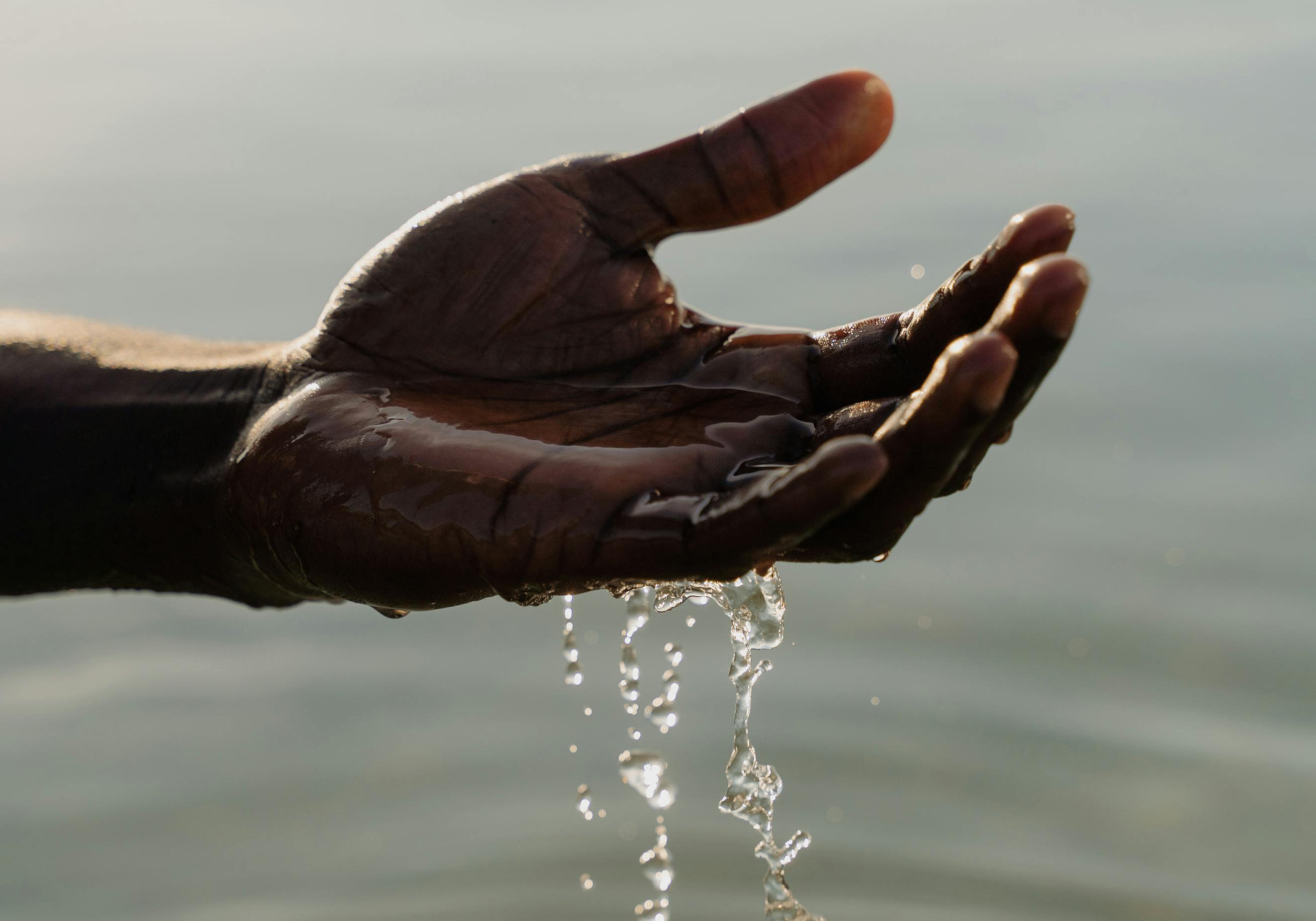 mano agua
